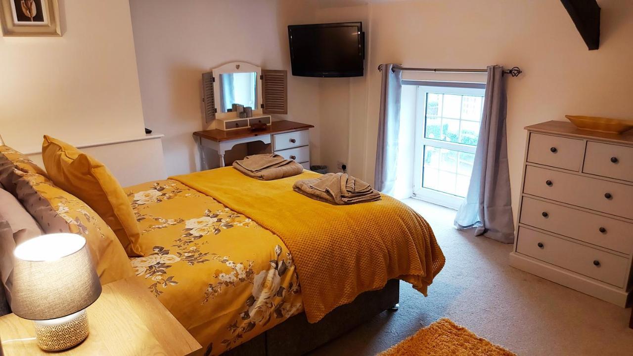 Bronllys The Cock Hotel מראה חיצוני תמונה