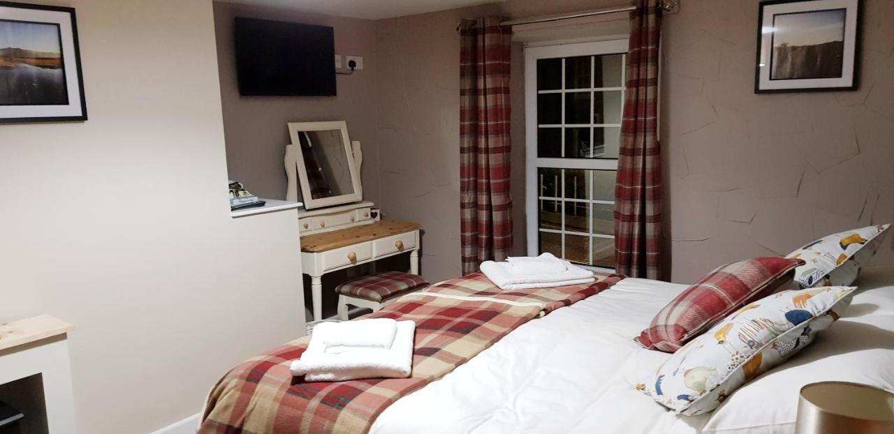 Bronllys The Cock Hotel מראה חיצוני תמונה
